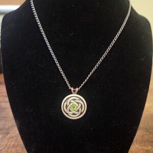 💖Silver Celtic Knot Necklace with Green Gemstone
